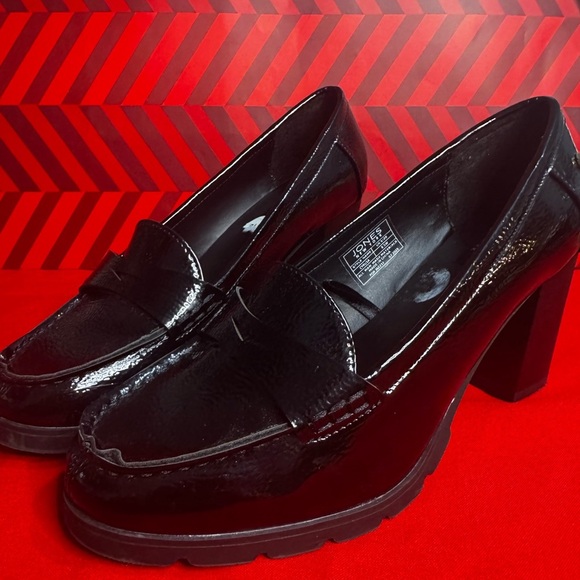 Jones New York Cyrusa Women’s Black Patent Loafer Heels Size 8.5W - Pre-Owned - Picture 5 of 5